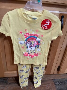 Kidgets Yellow Unicorn 'Dream Bright' Two-Piece Pajama Set